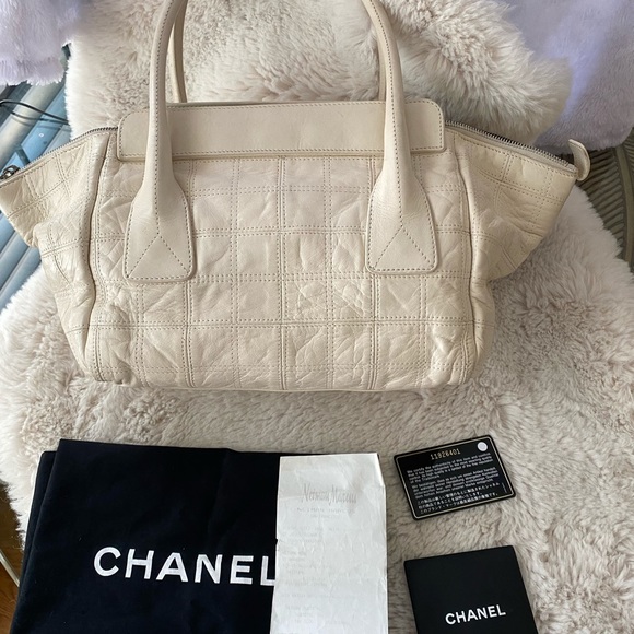 Pre loved Authentic Chanel tote - Picture 14 of 16